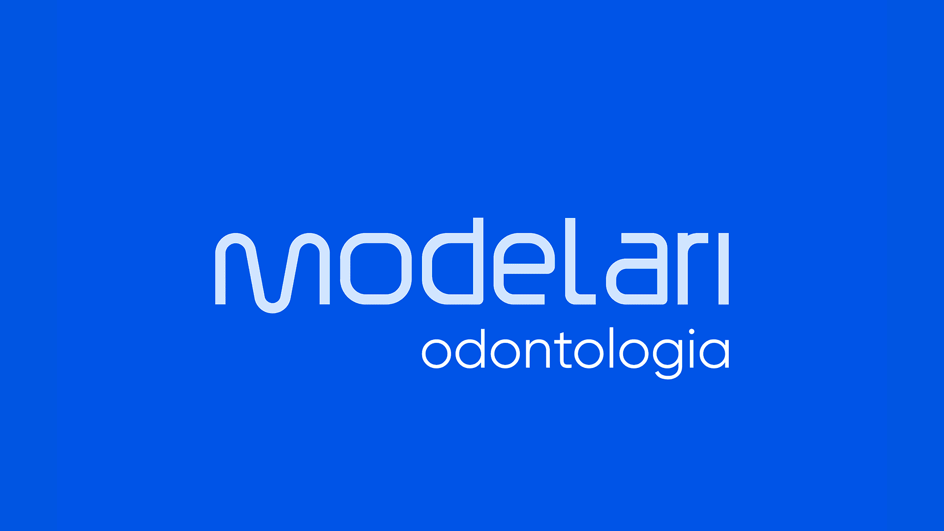 modelari-vertical-fundo-azul
